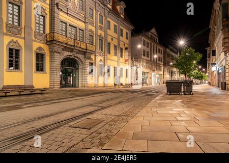 Allemagne, Erfurt, place de la colère avec Angermuseum la nuit Banque D'Images