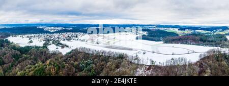 Allemagne, Bade-Wurtemberg, Drone vue sur la forêt souabe en hiver Banque D'Images