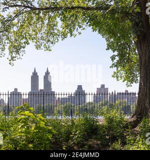 États-Unis, New York, New York, la ville de New York, le bâtiment El Dorado vu de Central Park Banque D'Images