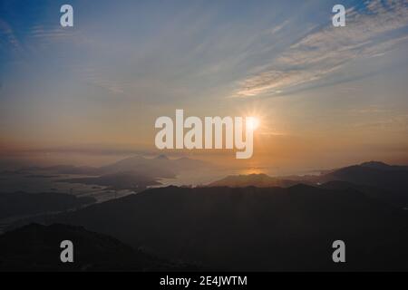 Randonnée au coucher du soleil de Tai Mo Shan, nature de Hong Kong Banque D'Images