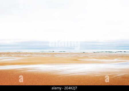 Vue panoramique sur la plage de Raudisandur à Westfjords, Islande Banque D'Images