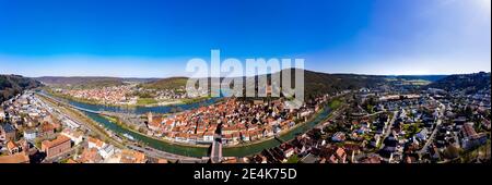 Allemagne, Bade-Wurtemberg, Wertheim am main, vue en hélicoptère de la ville située au confluent des rivières Tauber et main en été Banque D'Images