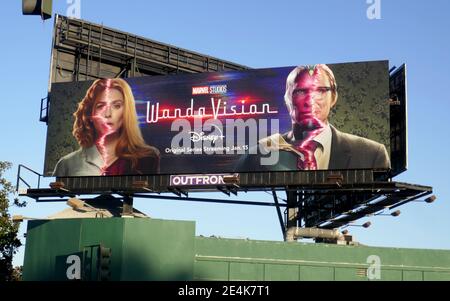 Los Angeles, Californie, États-Unis 20 janvier 2021 UNE vue générale de l'atmosphère de Disney Marvel Studios WandaVision Billboard sur Sunset Blvd pendant la pandémie de coronavirus Covid-19 le 20 janvier 2021 à Los Angeles, Californie, États-Unis. Photo par Barry King/Alay stock photo Banque D'Images