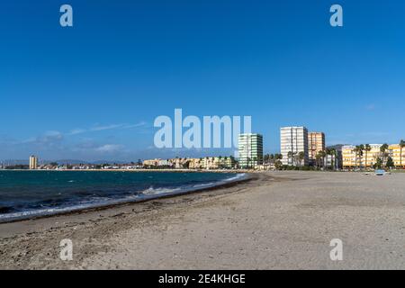 La Linea de la Concepcion, Espagne - 22 janvier 2020 : vue sur la Linea de la Concepcion et la plage Playa de Poniente Banque D'Images