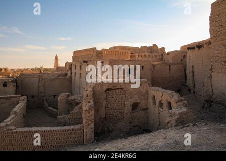 Ancien village abandonné el-Qasr dans l'oasis de Dakhla, en Égypte Banque D'Images