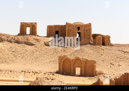 Ancienne nécropole chrétienne d'Al Bagawat, anciennes tombes vides, Égypte Banque D'Images