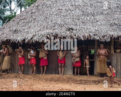 Iquitos, Pérou- Déc 209: Les Indiens de Yagua dans son costume local. Amérique latine. Yagua, Nativa Yahuas Comunidad. Banque D'Images