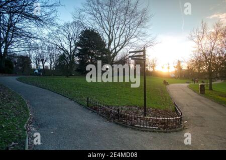 Le parc du château de Colchester est situé au cœur de la ville d'Essex Banque D'Images