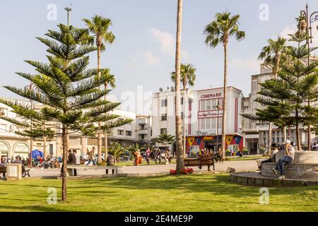 La place principale, le marché et le point de rencontre de Grand Socco à Tanger, au Maroc Banque D'Images