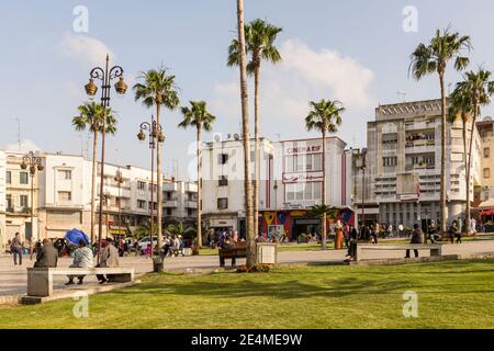 La place principale, le marché et le point de rencontre de Grand Socco à Tanger, au Maroc Banque D'Images