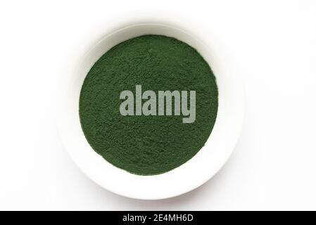 Poudre de spiruline dans un bol Banque D'Images