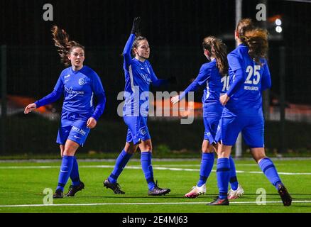 Genk, Belgique. Le 22 janvier 2021. Forward Gwen Duijsters (13) de KRC Genk en photo célébrant après avoir été marquant lors d'un match de football féminin entre Racing Genk Ladies et AA Gent Ladies le onzième jour de la saison 2020 - 2021 de la Super League belge Scooore Womens, vendredi 22 janvier 2021 à Genk, Belgique . PHOTO SPORTPIX.BE | SPP | DAVID CATRY Credit: SPP Sport Press photo. /Alamy Live News Banque D'Images