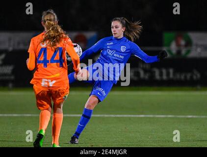 Genk, Belgique. Forward Gwen Duijsters (13) de KRC Genk photographié lors d'un match de football féminin entre Racing Genk Ladies et AA Gent Ladies le onzième jour de match de la saison 2020 - 2021 de la Super League belge Scooore Womens, vendredi 22 janvier 2021 à Genk, Belgique . 2021 PHOTO SPORTPIX.BE | SPP | DAVID CATRY Credit: SPP Sport Press photo. /Alamy Live News Banque D'Images