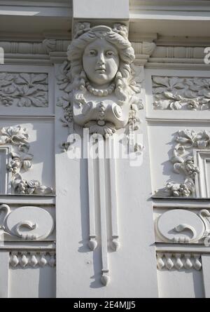 Mascaron Art Nouveau sur le bâtiment Zadruzna Zveza à Ljubljana Banque D'Images