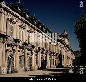 FACHADA PRINCIPAL DEL PALACIO - FOTO AÑOS 60. Auteur: ARDEMANS TEODORO. EMPLACEMENT : EXTÉRIEUR DU PALACIO REAL. LA GRANJA DE SAN ILDEFONSO. SÉGOVIE. ESPAGNE. Banque D'Images