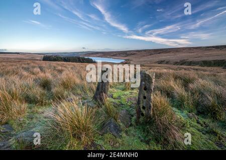 Magnifique paysage de Moorland d'hiver autour de la Pennine Way à Calvaire, West Yorkshire Banque D'Images