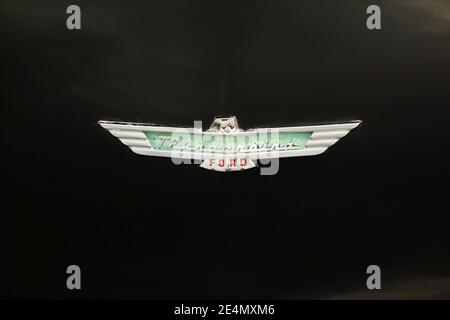 Gros plan sur le logo Ford Thunderbird 1956 Banque D'Images