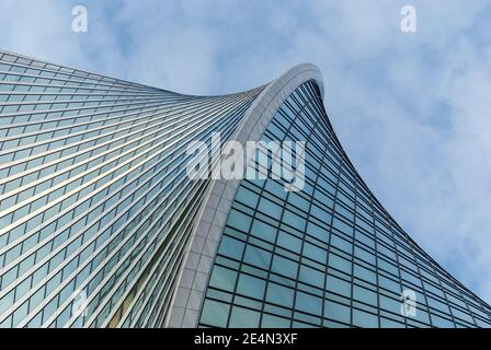 Détail du bâtiment de bureau en verre dans le ciel, Moscou, 28.07.2020 Banque D'Images