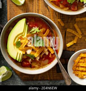 Soupe de tacos au poulet mijotée Banque D'Images