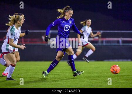 Tubize, Belgique. 22 janvier 2021. Ttine de Coigny (6) d'Anderlecht photographiée lors d'un match de football féminin entre RSC Anderlecht Dames et Oud Heverlee Leuven le 11 ème jour de match de la saison 2020 - 2021 de la Super League belge des Womens, vendredi 22 janvier 2021 à Tubize, Belgique . PHOTO SPORTPIX.BE | SPP | STIJN AUDOOREN Credit: SPP Sport Press photo. /Alamy Live News Banque D'Images