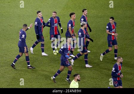 Mauro Icardi du PSG célèbre son but avec Neymar Jr Et ses coéquipiers lors du championnat de France Ligue 1 Betwe / LM Banque D'Images