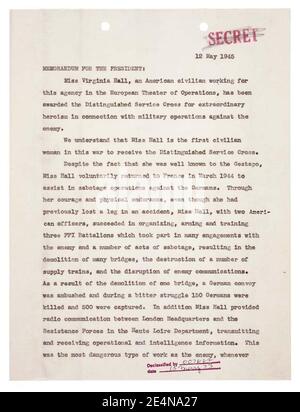 Note du Président de William J. Donovan concernant le Prix de la Croix de service distingué (DSC) à Virginia Hall, 05-12-1945, page 1 de 2 (5669348033). Banque D'Images