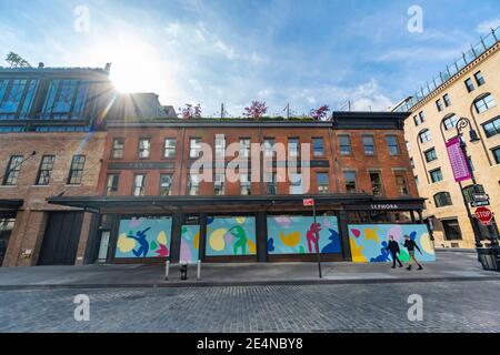 Le magasin SEPHORA dans le quartier de Meatpacking a été embarqué sur les fenêtres du magasin NYC. Banque D'Images