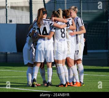 Juventus femmes célébrant après avoir remporté un but lors du championnat italien Women&#039;s, Serie A TimVision football match entre Juventus FC et Hellas Vérone le 24 janvier 2021 au centre d'entraînement de Juventus à Vinovo près de Turin, Italie - photo Nderim Kaceli / DPPI / LM Banque D'Images