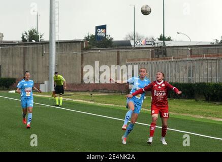 Italie. 23 janvier 2021. Jenny Hjohlman lutte pour le ballon pendant le match de Serie A Female, la femme italienne de football de la ligue au stade “Caduti di Brema” de Naples, sur le terrain Napoli vs Bari, Napoli a gagné le match 1-0. (Photo de Pasquale Gargano/Pacific Press/Sipa USA) crédit: SIPA USA/Alay Live News Banque D'Images