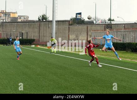 Italie. 23 janvier 2021. Jenny Hjohlman lutte pour le ballon pendant le match de Serie A Female, la femme italienne de football de la ligue au stade “Caduti di Brema” de Naples, sur le terrain Napoli vs Bari, Napoli a gagné le match 1-0. (Photo de Pasquale Gargano/Pacific Press/Sipa USA) crédit: SIPA USA/Alay Live News Banque D'Images