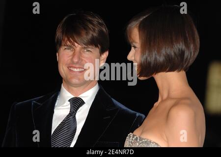 Tom Cruise et Katie Holmes, les amateurs d'Hollywood, divorcent, mettant fin à un mariage de cinq ans. Le bureau de l'avocat de la célébrité Jonathan Wolfe a confirmé le divorce le 29 juin 2012. « c'est une question personnelle et privée », a-t-il déclaré dans une déclaration. Ils ont une fille de six ans, Suri, et Cruise, 49 ans, a deux enfants de son mariage avec Nicole Kidman. Croisière épousa Holmes, 33 ans, sa troisième femme, dans un château italien en novembre 2006. Photo du dossier : Tom Cruise et Katie Holmes assister à la première de 'Mad Money' au Mann Village Theatre à Westwood, Los Angeles, CA, USA le Jan Banque D'Images