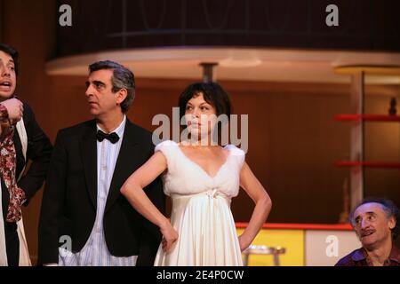 L'actrice Isabelle Mergault pendant l'appel-rideau de Croque-Monsieur au Théâtre des variétés de Paris, France, le 17 janvier 2008. Photo de Denis Guignebourg/ABACAPRESS.COM Banque D'Images