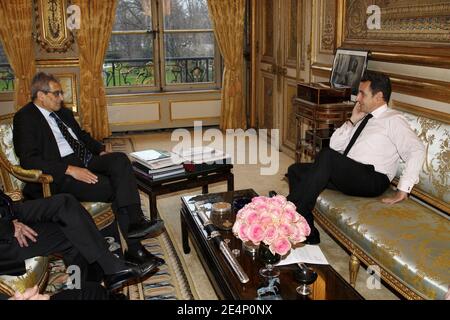 « le président Nicolas Sarkozy reçoit le prix Nobel d'économie Amartya Kumar Sen à l'Elysée à Paris, France, le 17 janvier 2008. Photo de Thomas Samson/Pool/ABACAPRESS.COM Légende locale 01/17/2008. Nicolas Sarkozy reçoit le prix Nobel de l'économie Amartya Kumar Sen, à l'Elysée Palace;' Banque D'Images