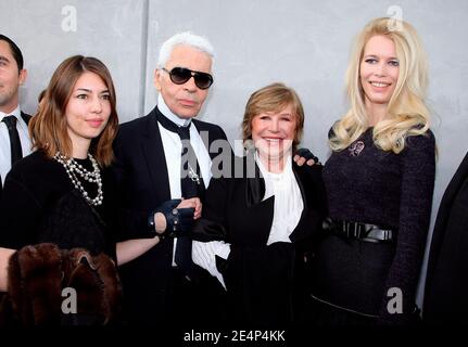 Sofia Coppola, Karl Lagerfeld, Marianne Faithfull et Claudia Schiffer assistent au salon de mode Printemps-été 2008 de Chanel haute-Couture qui s'est tenu au Grand Palais, à Paris, en France, le 22 janvier 2008. Photo de Nebinger-Taamallah/ABACAPRESS.COM Banque D'Images