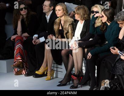 Cecile Cassel, Diane Kruger, Marianne Faithfull, Claudia Schiffer et Anna Mouglalis assistent au salon de la mode Printemps-été 2008 de Chanel, qui s'est tenu au Grand Palais, à Paris, en France, le 22 janvier 2008. Photo de Nebinger-Taamallah/ABACAPRESS.COM Banque D'Images