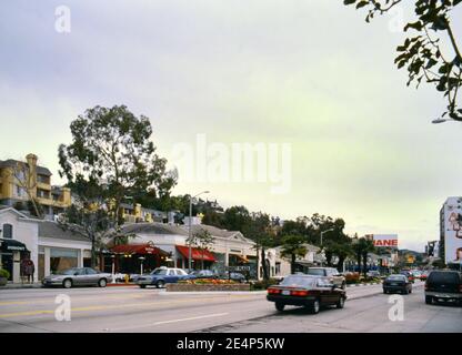 West Hollywood, CA, Etats-Unis, novembre 1998 : vue depuis Sunset Boulevard, vers l'est Banque D'Images