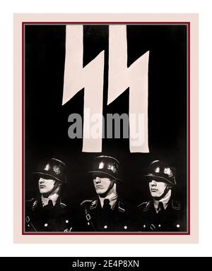 WAFFEN SS-Einsatzgruppen 1941 CARTE DE RECRUTEMENT DE PROPAGANDE NAZIE 'mon Honneur est appelé loyauté', 'SS-Verfügungstruppe' Feldpostfotokarte 'Meine Ehre heißt Treue', 1941, 'SS-Einsatzstruppe' carte photo 'mon honneur est appelé loyauté', SS-EINSATZGRUPPEN étaient des escadrons de la mort paramilitaire de SCIHUTZSTAFFEL (SS) responsables de masse de l'Allemagne qui étaient principalement par des meurtres de l'Allemagne. pendant la Seconde Guerre mondiale (1939-45) dans l'Europe occupée par l'Allemagne nazie. Banque D'Images