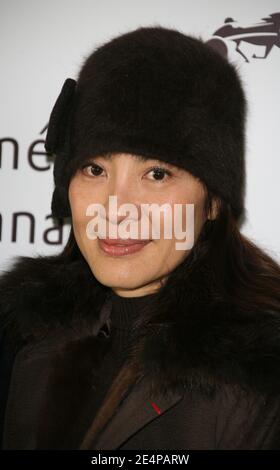 L'actrice Michelle Yeoh participe à la course de trotting du Prix d'Amérique à la course de chevaux de Vincennes, à l'est de Paris, en France, le 27 janvier 2008. Photo de Denis Guignebourg/ABACAPRESS.COM Banque D'Images