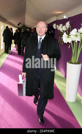 Jacques Toubon participe à la course de chevaux de Trotting du Prix d'Amérique sur le circuit de Vincennes, à l'est de Paris, en France, le 27 janvier 2008. Photo de Denis Guignebourg/ABACAPRESS.COM Banque D'Images