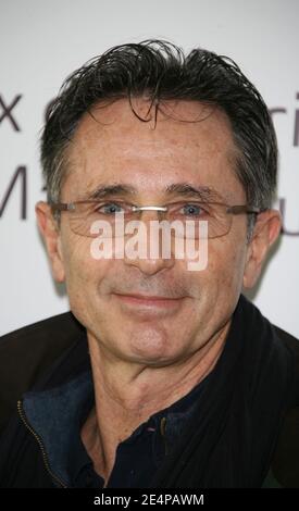 L'acteur Thierry Lhermitte participe à la course hippique du Prix d'Amérique sur le circuit de Vincennes, à l'est de Paris, en France, le 27 janvier 2008. Photo de Denis Guignebourg/ABACAPRESS.COM Banque D'Images