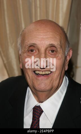 Pierre Tchernia reçoit la Grande Médaille Vermeil de Paris le jour de son 80e jour de fête à l'Hôtel de ville de Paris, France, le 29 janvier 2008. Photo de Denis Guignebourg/ABACAPRESS.COM Banque D'Images