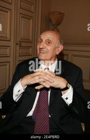 Pierre Tchernia reçoit la Grande Médaille Vermeil de Paris le jour de son 80e anniversaire à l'Hôtel de ville de Paris, France, le 29 janvier 2008. Photo de Denis Guignebourg/ABACAPRESS.COM Banque D'Images