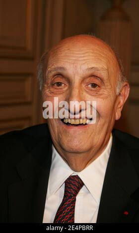 Pierre Tchernia reçoit la Grande Médaille Vermeil de Paris le jour de son 80e anniversaire à l'Hôtel de ville de Paris, France, le 29 janvier 2008. Photo de Denis Guignebourg/ABACAPRESS.COM Banque D'Images