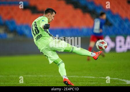 Bâle, Suisse. 23 janvier 2021. 23.01.2021, Bâle, St. Jakob-Park, football Super League: FC Basel 1893 - FC Zurich, Heinz Lindner Goalkick (Bâle) crédit: SPP Sport Press photo. /Alamy Live News Banque D'Images