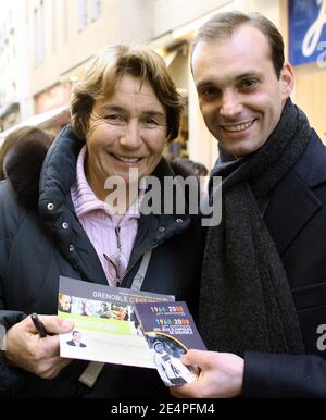 L'ancienne championne du monde du ski Marielle Goitschel soutient le candidat aux élections municipales de l'UMP Fabien de sans Nicolas pour les prochaines élections municipales à Grenoble, en France, le 5 février 2008. Photos de Vincent Dargent/ABACAPRESS.COM Banque D'Images