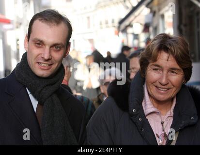 L'ancienne championne du monde du ski Marielle Goitschel soutient le candidat aux élections municipales de l'UMP Fabien de sans Nicolas pour les prochaines élections municipales à Grenoble, en France, le 5 février 2008. Photos de Vincent Dargent/ABACAPRESS.COM Banque D'Images