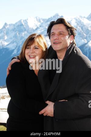 Michele Bernier et Pierre Cassignard posent lors du 10e Festival international du film de télévision de Luchon qui s'est tenu dans les Pyrénées françaises, en France, le 8 février 2008. Photo de Patrick Bernard/ABACAPRESS.COM Banque D'Images