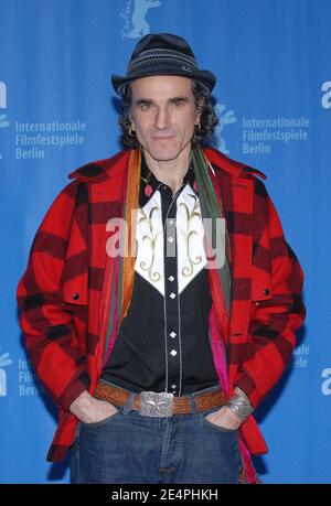 L'acteur Daniel Day-Lewis pose pour des photos lors de la séance photo de son film "il y aura du sang" au 58e Festival annuel du film de Berlin, à Berlin, en Allemagne, le 8 février 2008. Photo de Nicolas Khayat/ABACAPRESS.COM Banque D'Images