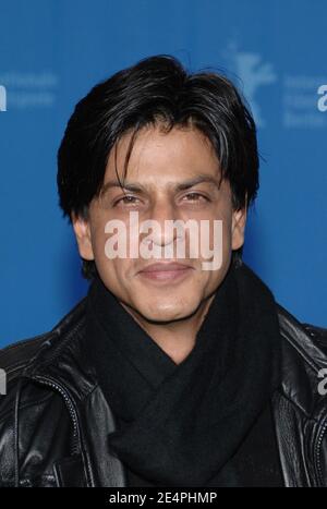 L'acteur indien Shah Rukh Khan, superstar de Bollywood, pose pour des photos lors du photocall « Om Shanti Om » lors du 58e Festival annuel du film de Berlin, à Berlin, en Allemagne, le 8 février 2008. Photo de Nicolas Khayat/ABACAPRESS.COM Banque D'Images