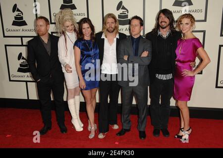 Dave Grohl et son épouse Jordyn Blum assistent aux 50 Grammy Awards annuels, qui se tiennent au Staples Center de Los Angeles, Californie, États-Unis, le 10 février 2008. Photo de Lionel Hahn/ABACAPRESS.COM Banque D'Images